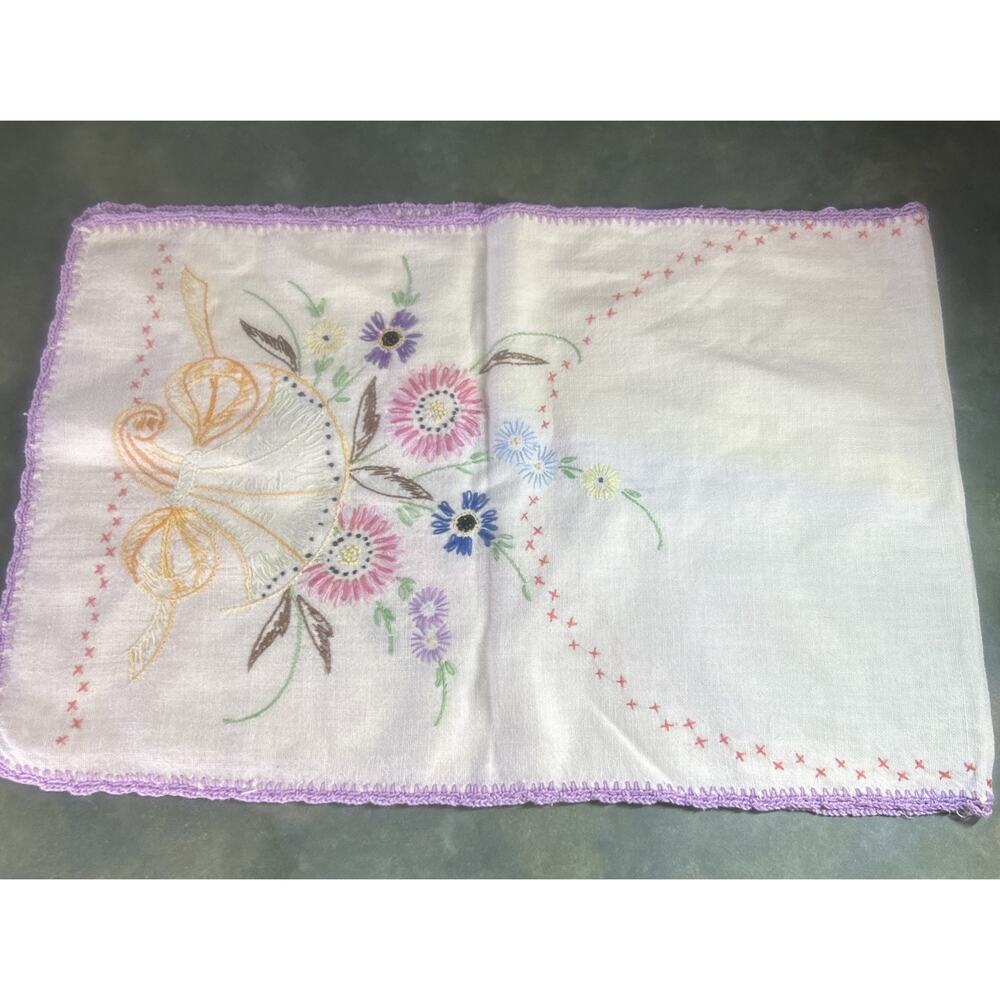 Vintage 40s 50s Hand Embroidered Linen Table Runner Floral Trim Cottagecore